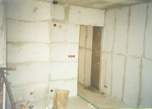 Kalziumsikilatplatten im Wohnkeller